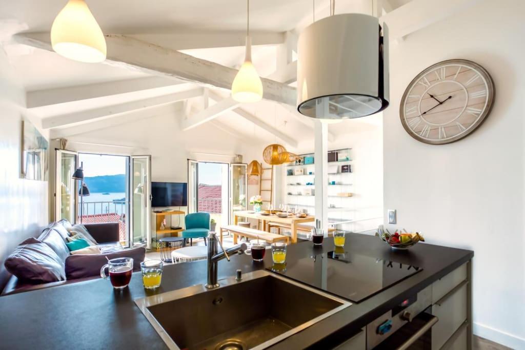 #40 Bright Sea View Suite For 6 2Mins Walk Port & Sea Villefranche-sur-Mer Extérieur photo