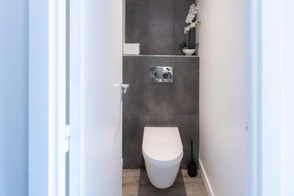 #40 Bright Sea View Suite For 6 2Mins Walk Port & Sea Villefranche-sur-Mer Extérieur photo